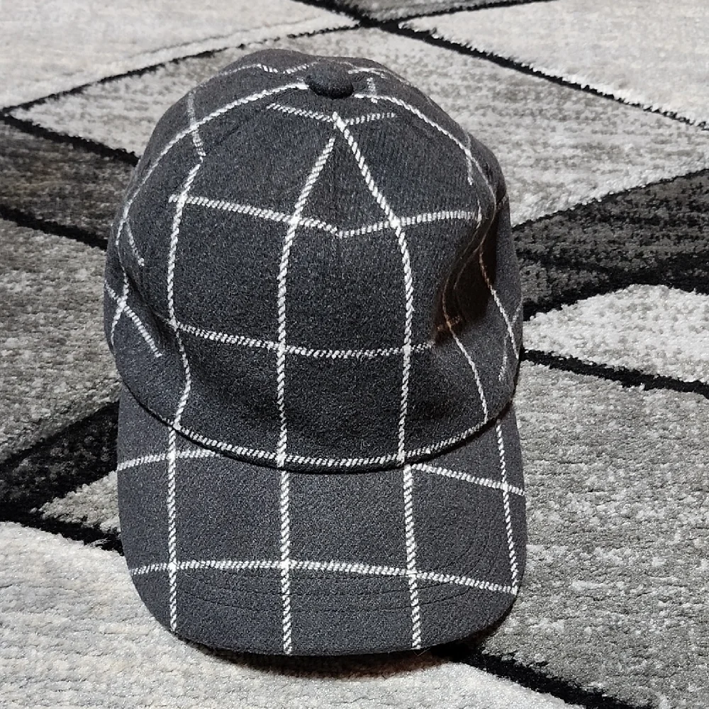 A NEW DAY FLANNEL GRAY & WHITE PLAID BASEBALL CAP HAT